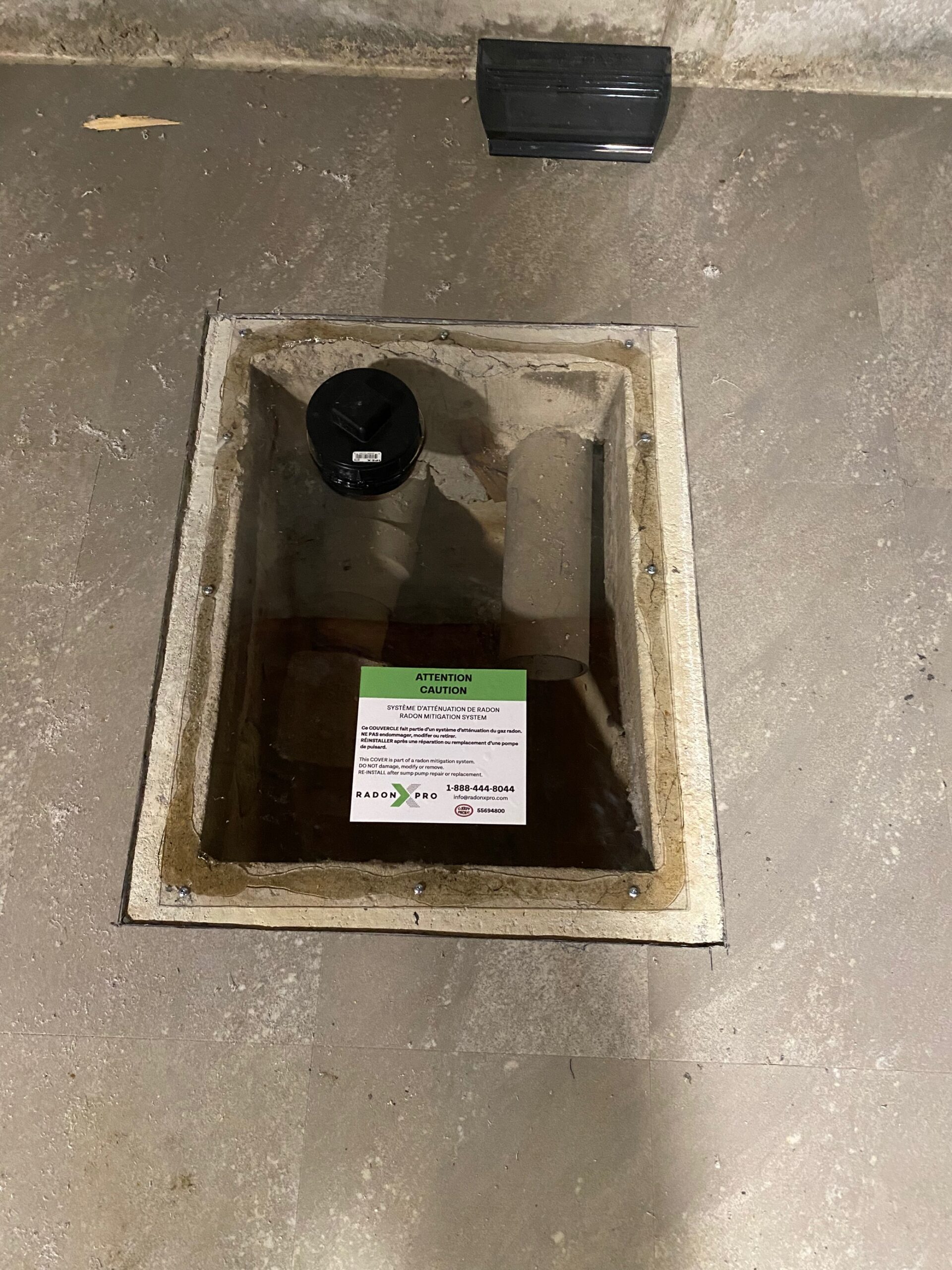 Installation d'un système d'atténuation de radon sous la dalle